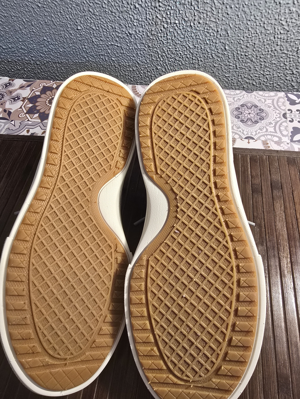 Sketchers Silver Low-Top Sneakers - Picture 4 of 4